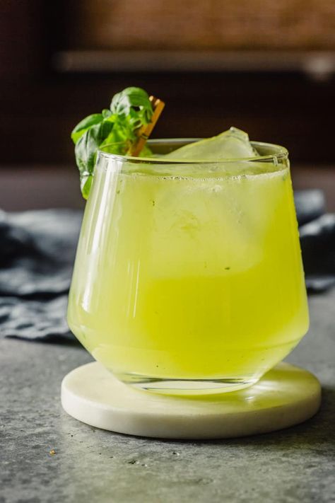 Limoncello Gin Basil Smash Cocktail — Zestful Kitchen Basil Smash Cocktails, Gin Lemon Cocktail, Lemon Cocktail Recipes, Lime Cocktails, Breakfast Garden, Gin Basil Smash, Limoncello Cocktail, Basil Cocktail, Basil Smash