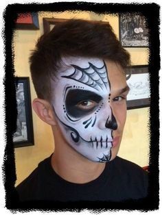 Face Paint For Men, Hallowen Schminke, Skull Face Makeup, Half Face Makeup, Sugar Skull Face Paint, Day Of The Dead Makeup, Halloween Makeup Sugar Skull, Skull Face Paint, Sugar Skull Face