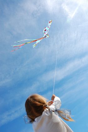 How to make a kite - Camas Flying Photography, D N Angel, Flying A Kite, Bright Blue Sky, Go Fly A Kite, Into The Blue, Kite Flying, The Blue Sky, Arte Inspo