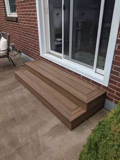 Porch steps - trex enhance in toasted sand color (Lowe’s in stock) - Imgur One Step Deck Stairs, Wood Stairs On Concrete Patio, Wooden Patio Steps From House, Small Porch Steps Ideas, Trex Patio Steps, Steps Out Back Door To Patio, Sliding Door Steps To Patio, Composite Patio Steps, Composite Steps To Concrete Patio