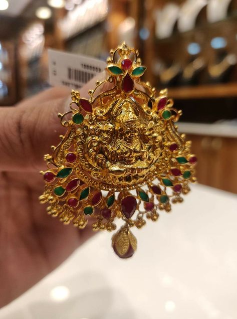 Laxmi Devi Lockets Gold, Lakshmi Dollar Gold, Lakshmi Devi Pendants Gold, Kasumala Designs, Lockets Gold, Ruby Jewelry Necklaces, Antique Diamond Jewelry, Temple Jewellery Earrings, Lakshmi Devi