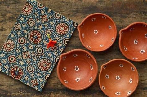 Painted Diyas For Diwali, Diy Diwali Diya Painting, Diya Paintings, Clay Diyas For Diwali, Mandala Art Diya Decoration, Garba Decoration, Plain Diya Paintings For Diwali, Diwali Inspiration, Lamp Painting