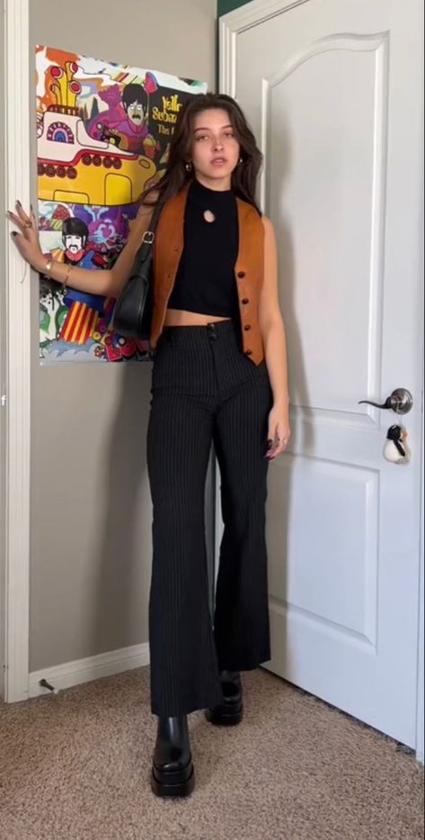 Indie Interview Outfit, Boho Summer Jeans Outfit, Tan Pants Office Outfit, Button Up Open Shirt Outfit, Artsy Going Out Outfit, Alexis Sunshine 83, Modern Rock Outfits Women, 70s Inspired Going Out Outfits, Autumn Music Festival Outfit