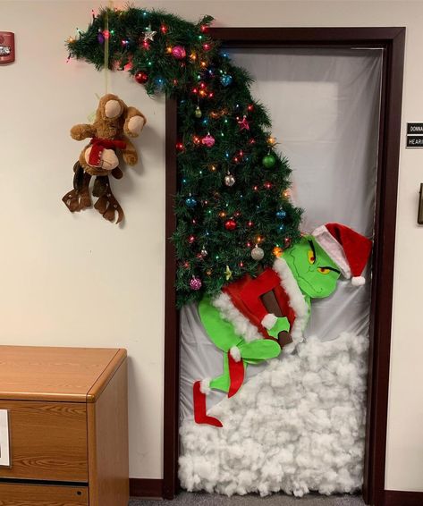 The Grinch Door Decorations For School, Office Xmas Decorations, Christmas Dorm Decorations, Whoville Christmas Decorations, Christmas Dorm, Christmas Cubicle Decorations, Dorm Door Decorations, Diy Christmas Door Decorations, Door Decorations Classroom Christmas