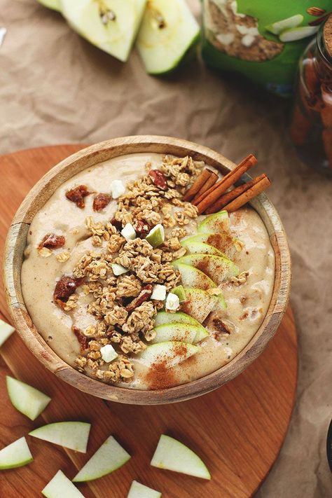 This healthy smoothie bowl could probably pass for a Valentine’s Day dessert, but I suggest enjoying it as a filling breakfast or snack instead. It’s full of healthy ingredients and dec… Caramel Apple Smoothie, Healthy Smoothie Bowl, Smoothie Bowl Toppings, Caramel Apple Crumble, Smoothie Bowl Healthy, Filling Breakfast, Smoothie Bowl Recipe, Healthy Ingredients, Healthy Smoothie