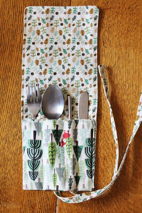 25 Amazing DIY Christmas Gifts for Family - The Yellow Birdhouse Fork Spoon Knife Holder Diy, Crochet Cutlery Pouch, Cutlery Pouch Pattern, Cutlery Holder Sewing Pattern, Diy Cutlery Holder, Zero Waste Sewing Projects, Spoon And Fork Holder, Cutlery Pouch, Diy Christmas Gifts For Family