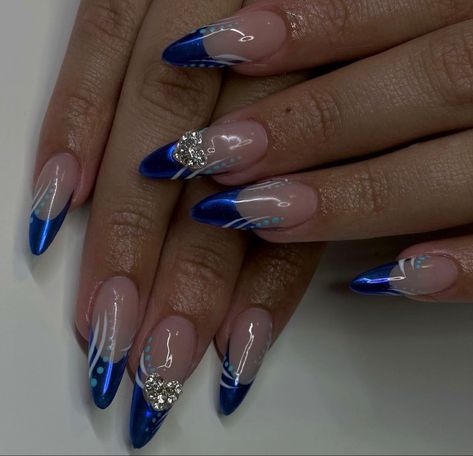 Blue Chrome Nails Almond, Blue Almond Nails Design, Blue Almond Nails, Elegant Almond Nails, Royal Blue Nails Designs, Trendy Almond Nails, Quince Nails, Blue Chrome Nails, Blue And Silver Nails