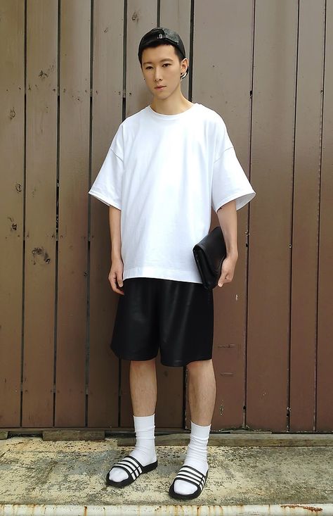 How to wear: socks & sandals Lace Socks Outfit, Short Outfits Korean, Socks Outfit Men, Black Leather Hat, Black Shorts Outfit, Socks Sandals, Oversized White T Shirt, Japanese Mens Fashion, Socks Outfit