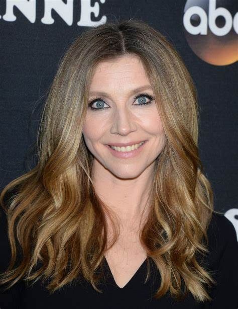 Sarah Chalke is a Canadian actress. Vampire Diaries Makeup, Computer Expert, Sarah Chalke, Casey Wilson, Anna Faris, Baby Prep, Canadian Actresses, Love Scenes, Dating Pictures