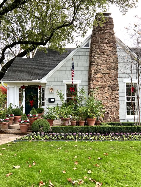 White Picket Fence Ideas, Picket Fence Ideas, Cathy Kincaid, Potted Boxwood, True Christmas, Fence Designs, Small Cottage Homes, Beautiful Home Gardens, Stone Cottages