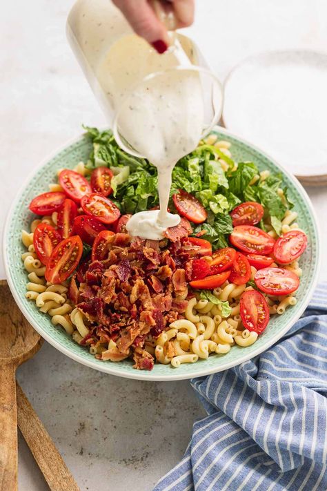 Bacon Tomato Pasta Salad, Blt Macaroni Salad Recipe, Hearty Pasta Salad, Sub Pasta Salad, Pasta Salad With Bacon, Bacon Tomato Pasta, Blt Pasta Salad Recipe, Blt Salad Recipe, Bbq Chicken Pasta