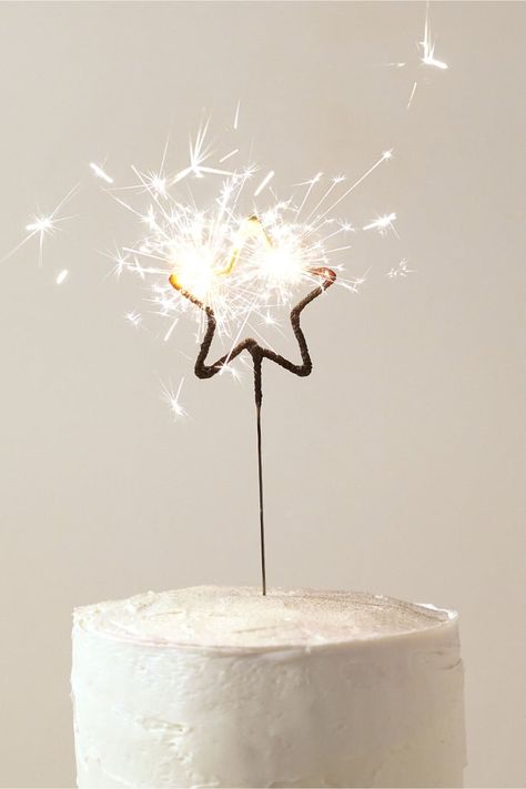 16 Candles, Sparkler Candles, طابع بريدي, Birthday Wallpaper, Anthropologie Wedding, Simple Birthday, Happy Bday, Blow Out, Wishes Images