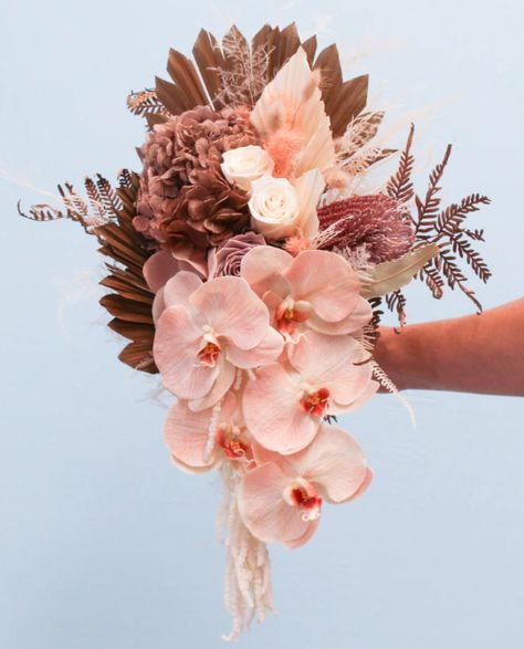 Magical Waterfall, Dried Flower Bouquets, Preserved Hydrangea, Wedding Stories, Bouquets Wedding, Wedding Order, Phalaenopsis Orchid, Wedding Bridal Bouquets, Dried Flower Bouquet