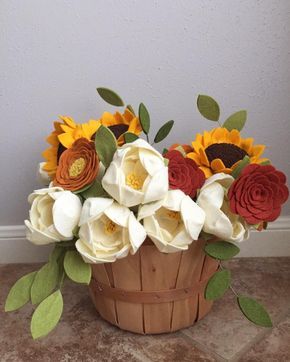 Zella & Kay (@zellaandkay) • Instagram photos and videos Felt Flowers Patterns, Felt Bouquet, Felt Flower Bouquet, Happy Sunday Friends, Sunday Friends, Felt Flowers Diy, Felt Crafts Diy, Felt Patterns, Paper Flower Tutorial