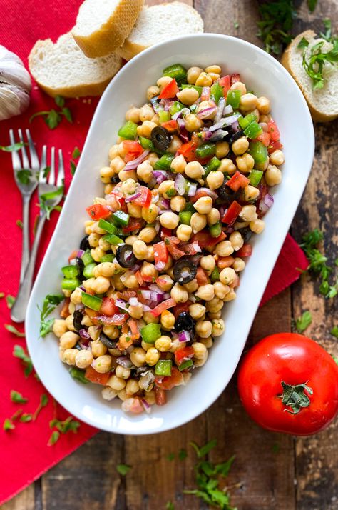 Classic Spanish Chickpea Salad | Refreshing & Packed with Flavor Spanish Chickpea Salad, Spanish Themed Dinner Party, Spanish Salad Recipes, Spanish Salads, Portuguese Salad, Spanish Brunch, Spain Dishes, Spanish Lunch, Spanish Salad