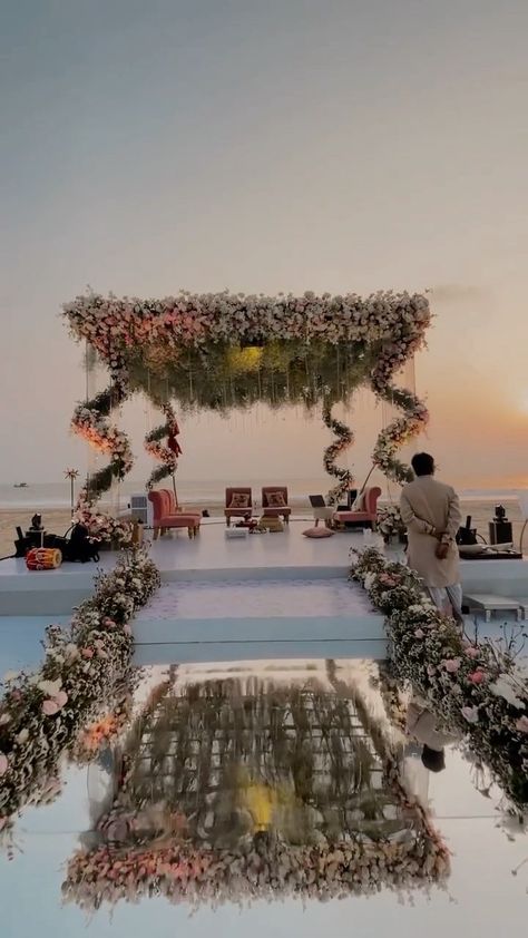 Luxury Mandap Decor, South Indian Beach Wedding Decor, Pathway For Wedding, Beach Mandap Decor Indian, Beach Wedding Mandap Decor, Aesthetic Indian Wedding Decor, South Indian Beach Wedding, Goa Marriage, Indian Destination Wedding Decor