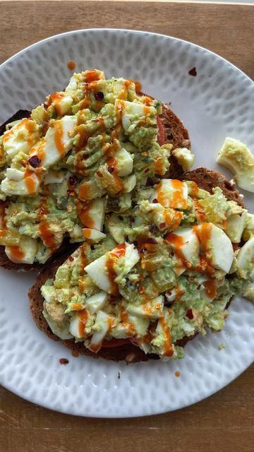 822 likes, 17 comments - thefitlondoner on January 13, 2023: "AVO & EGG SALAD 🥑 • another day, another easy toast topper for you! Perf for brekkie or lunc..." Egg Seasoning, Creative Egg Recipes, Easy Toast, Egg Nutrition Facts, Toast Toppers, Sweet N Spicy, Pickled Cucumbers, 2024 Recipes, Boiled Egg Diet