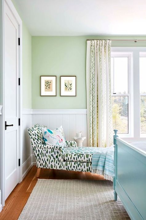 18 Summer Paint Colors - Best Color Schemes and Designer Trends for Summer Light Green Bedrooms, Cottage Style Bedrooms, Cottage Style Bedroom, Light Green Walls, Sarah Richardson, Green Bedroom, Green Walls, Green Rooms, Bedroom Green