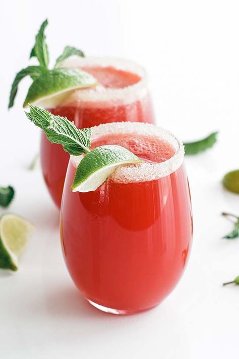 This deliciously refreshing Watermelon Agua Fresca Recipe comes together in minutes and uses only 4 ingredients for an amazing summer beverage. Rhubarb Lemonade, Rose Cocktail Recipes, Watermelon Agua Fresca, Agua Fresca Recipe, Chef Billy Parisi, Billy Parisi, Frozen Rose, Classic Cocktail Recipes, Lemonade Drinks