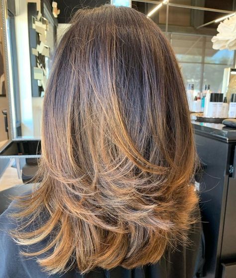 Swoopy Layered Hair, Shoulder Layered Haircuts, Layers Haircuts, Medium Brunette Hair, Medium Haircut, Layered Haircut, Dull Hair, Nails Makeup, Haircuts For Medium Hair