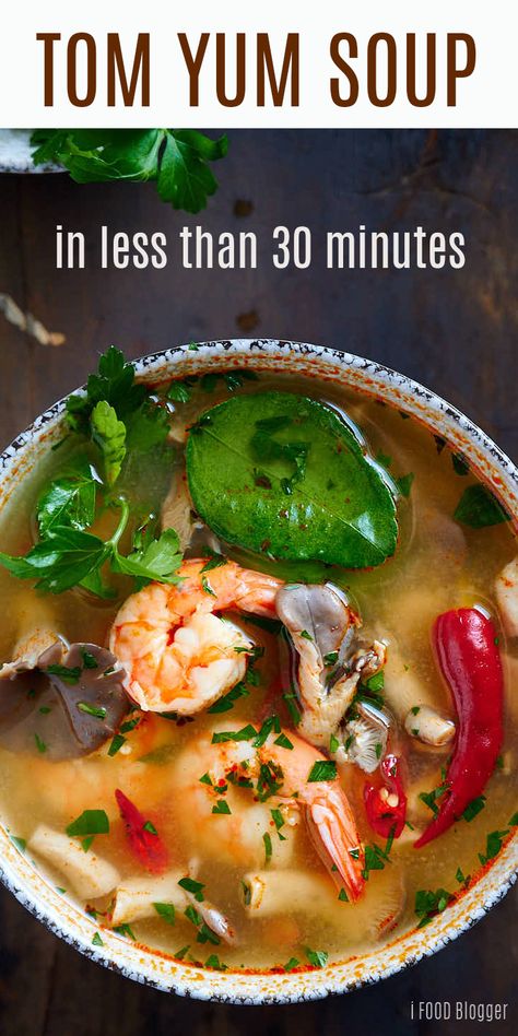 Thai Hot And Sour Soup, Tom Yum Soup Recipe, Thai Soup Recipes, Craving Tasty, Tom Yum Goong, Asian Soup Recipes, Masakan Malaysia, Tom Yum Soup, Hot And Sour Soup