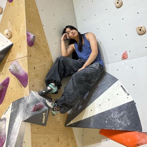 Just chillin’ knowing our website is fully stocked with all your rock climbing wall needs!  ‎  Check out the massive range of options on our website via the link in bio!! ‎  📸 @snz.climbs  ‎  rockclimbing #climbingequipment #rockclimbingwall #climbersofinstagram #rockclimbinglessons #climbingwalldesign What To Wear Rock Climbing Outfit, Wall Climbing Aesthetic, Indoor Rock Climbing Aesthetic, Bouldering Aesthetic, Rock Climbing Aesthetic, Rock Wall Climbing, Climbing Aesthetic, Indoor Bouldering, Climbing Photography