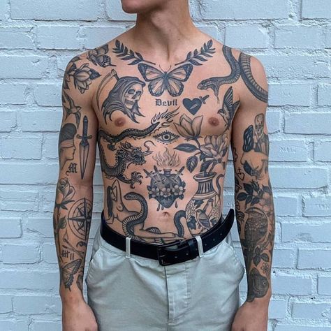 Tattoos Torso, Traditional Chest Tattoo, Man With Tattoos, Traditional Black Tattoo, Ma Tattoo, Small Chest Tattoos, Torso Tattoos, Zestaw Ikon, Cool Chest Tattoos