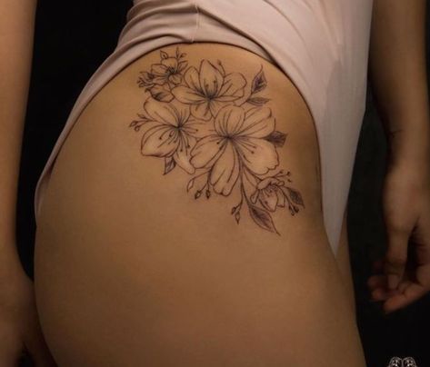 Flower Side Tattoos Women, Side Thigh Tattoos Women, Floral Hip Tattoo, Flower Hip Tattoos, Hawaiian Flower Tattoos, Hibiscus Flower Tattoos, Side Tattoos Women, Secret Tattoo, Side Thigh Tattoos