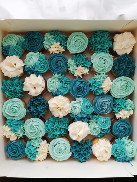 Teal Flower Cupcakes, Teal Cupcakes Birthday, Turquoise Birthday Party Ideas, Teal Birthday Party Ideas, Teal Birthday Party, Turquoise Cupcakes, 18th Ideas, Teal Cupcakes, 60th Birthday Ideas For Mom