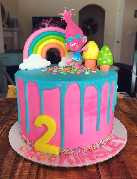 Poppy From Trolls Cake, Trolls Themed 1st Birthday Party, Poppy Birthday Cake Trolls, Rainbow Trolls Cake, 2nd Birthday Trolls Theme, Trolls Rainbow Cake, Trolls 3rd Birthday Cake, Trolls Themed Birthday Cake, Diy Trolls Birthday Cake