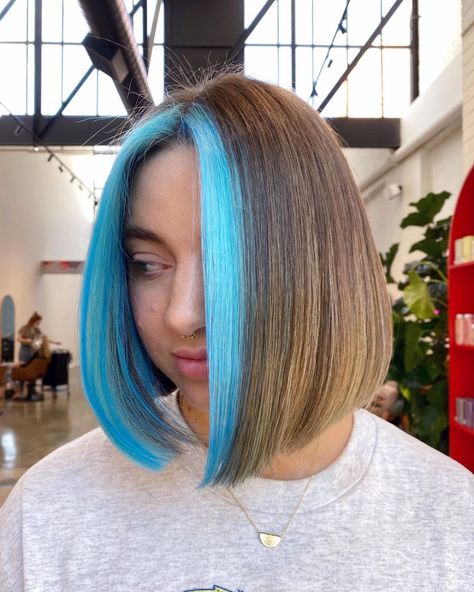 BANGIN’ BABY BLUE 💙🦋 @ebonyrosehair_ using @evopro Bottle Blonde lightener+ 20vol, then toned using Staino 3/4 clear + 1/4 cobalt 💎🌀” • Dec 2, 2020 at 4:25am UT Light Blue Money Piece Hair, Blue Money Piece Hair Blonde, Blue Money Piece Hair, Blue Money Piece, Blue Hair Underneath, Blue Hair Streaks, Blue Brown Hair, Blue Money, Sky Blue Hair