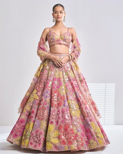 Strappy Blouse, Seema Gujral, Floral Lehenga, Outfits Indian, Net Lehenga, Red Lehenga, Embroidered Lehenga, Party Wear Indian Dresses, Chaniya Choli