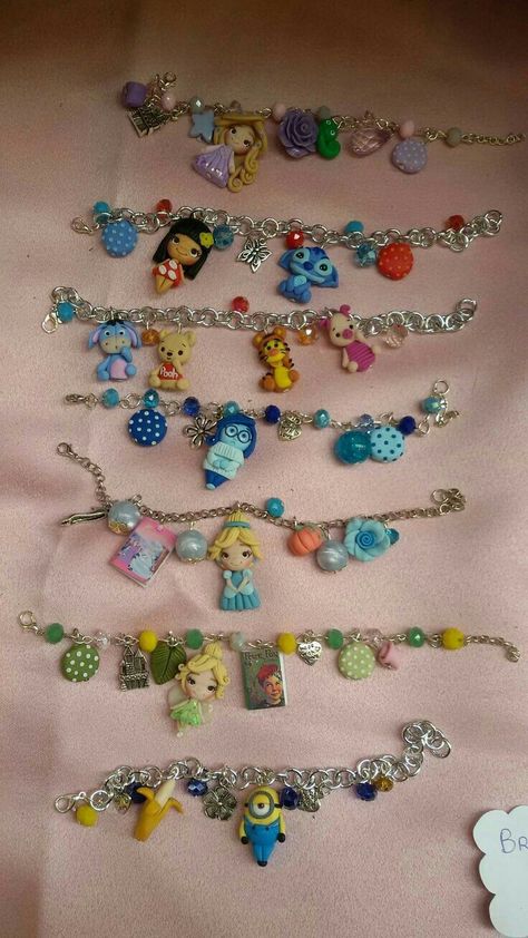 Clay Charm Bracelet Ideas, Polymer Clay Bracelet Ideas, Clay Charm Bracelet, Polymer Clay Charm Bracelet, Polymer Clay Disney Charms, Disney Princess Jewelry, Polymer Clay Disney, Miniature Polymer Clay, Polymer Clay Embroidery