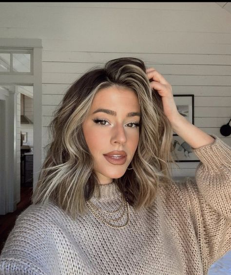 Trendy Haircuts And Color, Shoulder Length Dark Hair With Money Piece, Blonde Hair For Naturally Dark Hair, Lazy Blonde Hair Color, Hair Inspo Color Brunettes Short, Hair Trends 2020 Haircuts, Trending Hair Color For 2020, Hair Color Ideas For Brunettes Short Bob, Blonde Balayage For Dark Brown Hair Short