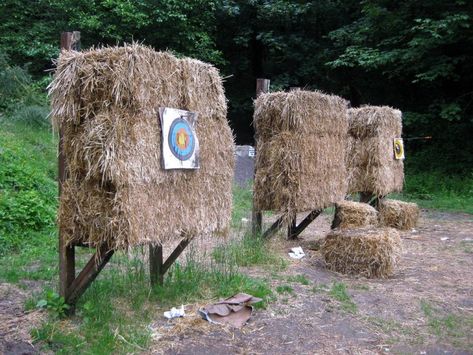 Backyard Archery Range Diy, Diy Archery Target, Archery Target Stand, Useful Diy Projects, Diy Archery, Outdoor Shooting Range, Mounted Archery, Archery Range, Diy Pallet Bed