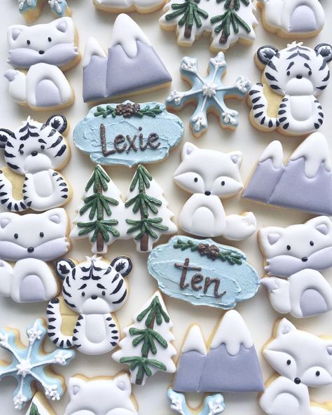 Little Biscuit NZ - Taryn on Instagram: “When the birthday girl requests arctic foxes, snow tigers and arctic wolves! Always love doing something new! ❄️ . . . . #littlebiscuit…” Baby Shower Winter Theme, Animal Cake Ideas, Cookies For Work, Chanel Baby Shower, Cut Cookies, Wolf Party, Fox Birthday Party, Birthday Biscuits, Winter Wonderland Birthday Party