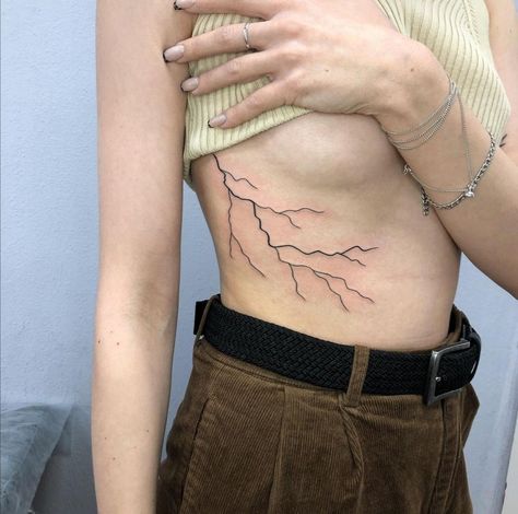 Tree Tattoo Ribs, Under Bust Tattoo, Lighting Tattoo, Tattoo Cool, Lightning Tattoo, Bolt Tattoo, Rib Tattoos For Women, Free Tattoo Designs, Cool Tattoo