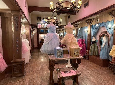 Bibbidi Bobbidi Boutique at the Disneyland Resort Bippidi Boppidi Boutique, Castle Dresses, Boutique Exterior, Disney Princess Gowns, Frozen Crown, Princess Boutique, Bibbidi Bobbidi Boutique, Disney Boutique, Disneyland Planning