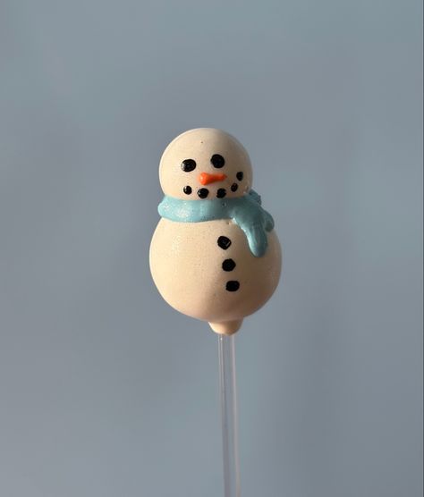 #snowman #cakepops Olaf Cake Pops, Winter Themed Cake Pops, Snow Man Cake Pops, Snowman Cakepops, Winter Themed Cake, Snowman Cake Pops, Themed Cake Pops, Olaf Cake, Disney Desserts