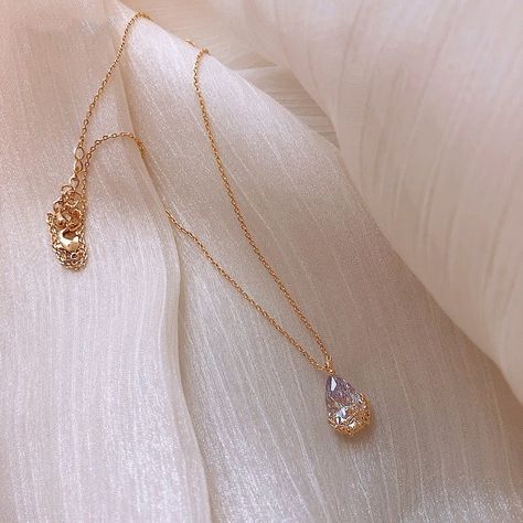 A drop in the water 💧 our water drop necklace is a must have 🫢 • • #jewellery #jewelry #fashion #earrings #necklace #gold #accessories #jewellerydesign #bracelet #jewelryaddict #jewelrydesign #jewellerylover #daisybellissimo Crystal Water, Drop Pendant Necklace, Crystal Necklace Pendant, Simple Jewelry, Minimalist Necklace, Simple Necklace, Drop Necklace, Drop Pendant, Water Drop