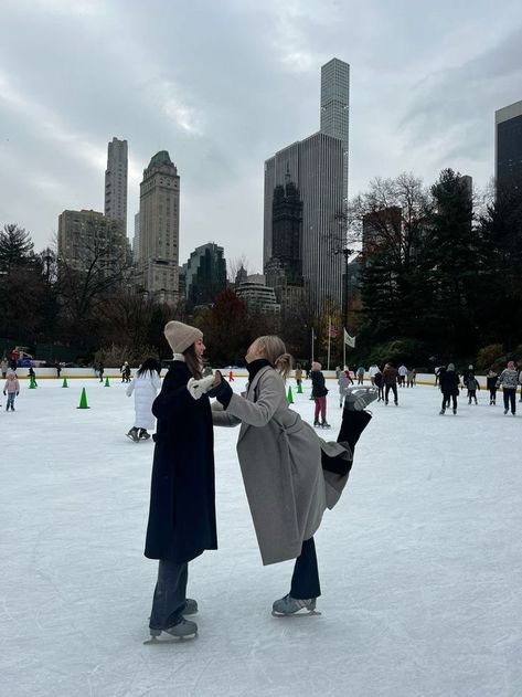 Nyc Christmas Ice Skating, New York At New Years, Winter In The City Aesthetic, Ny In December, Nyc Ice Skating Aesthetic, Nyc December Aesthetic, Nyc Activities Aesthetic, New York Trip Christmas, New York In December Aesthetic