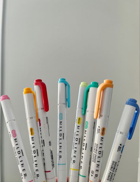 Pastel Markers Aesthetic, Zebra Mildliner Aesthetic, Highlighter Aesthetic Pen, Mild Liner Color Combo, Mildliners Highlighter, Mildliner Highlighters Aesthetic, Aesthetic Stationery Supplies, Mildliners Aesthetic, Mildliner Aesthetic