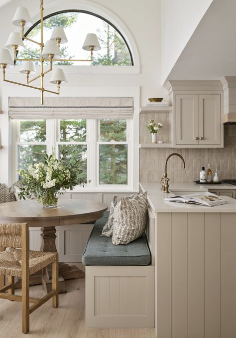 Peninsula Kitchen, Kitchen Peninsula, Kitchen Breakfast Nooks, European Cottage, Hello Lovely, Cottage Interiors, Kitchen Nook, Cozy Kitchen, Dining Nook