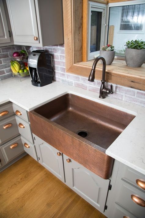 Copper Kitchen Sink Farmhouse, Best Kitchen Sinks, Copper Kitchen Sink, Kitchen Sinks Farmhouse, Farmhouse Kitchen Sink, Kitchen Sink Design, Comfortable Kitchen, New Kitchen Cabinets, Farmhouse Sink Kitchen