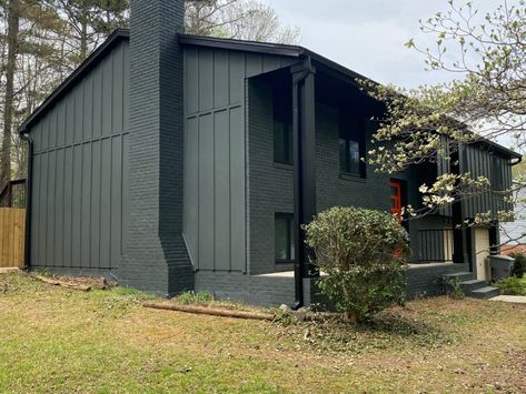 Dark Split Level Exterior, Green Split Level Exterior, Modernize Split Level Exterior, Black Split Level House Exterior, Split Level Exterior Paint Color Schemes, Bi Level Remodel Exterior, Split Level Interior, Raised Ranch Exterior, Pnw House