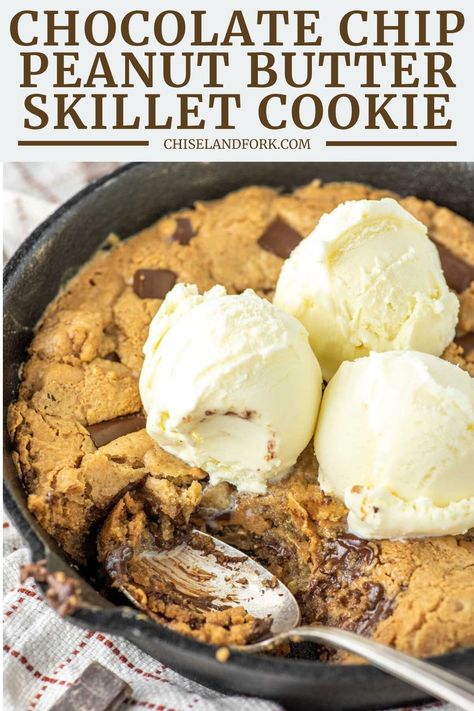 Peanut Butter Pizookie Recipe, Peanut Butter Skillet Cookie, Pizookie Recipe, Skillet Cookie Recipe, Skillet Desserts, Gooey Chocolate Chip Cookies, Cookie Cake Pie, Bakers Gonna Bake, Skillet Cookie