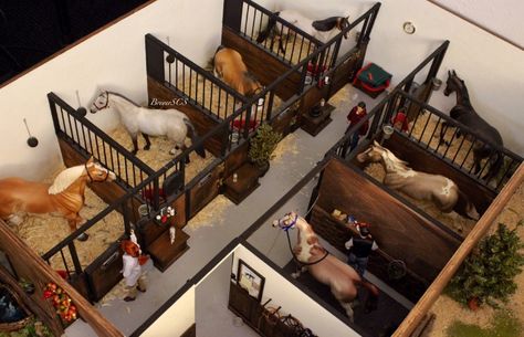 Breyer Horse Stable, Schleich Horses Stable Diy, Schleich Horses Stable, Toy Horse Stable, Horse Themed Bedrooms, Horse Tack Diy, Diy Horse Barn, Horse Barn Ideas Stables, Bryer Horses