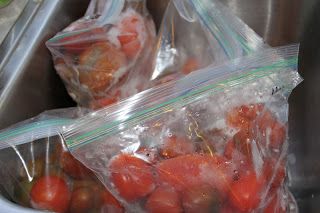 Spaghetti Sauce From Frozen Tomatoes, Saving Tomatoes, Sauce From Frozen Tomatoes, Freezer Spaghetti Sauce, Freezing Cherry Tomatoes, Frozen Tomatoes, Making Pasta Sauce, Making Spaghetti Sauce, How To Make Tomato Sauce