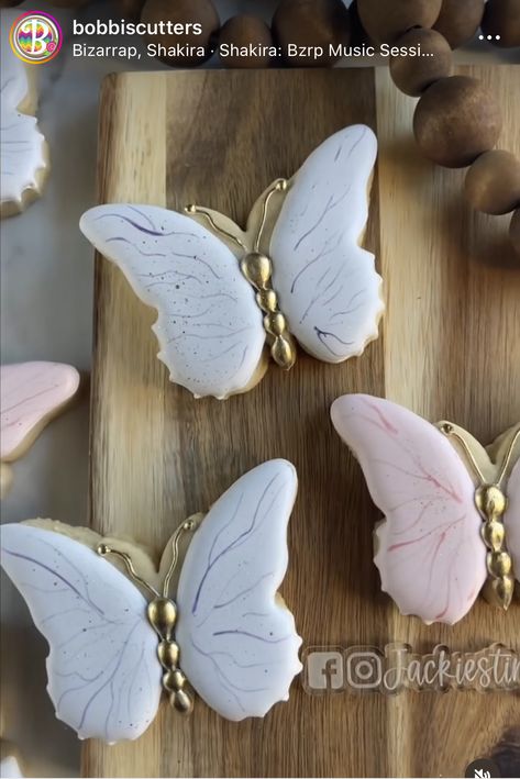 Butterfly Cookies Royal Icing, Butterfly Sugar Cookies, Valentines Day Sugar Cookies, Baby Shower Sweets, Butterfly Cookies, Perfect Sugar Cookies, Cookie Sticks, Royal Iced Cookies, Cookie Decorating Party