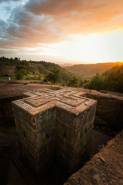 Fano Ethiopia, Ethiopian Landscape, Ethiopian Church, Ethiopian History, African Portraits Art, Ethiopia Travel, History Of Ethiopia, Profile Picture Images, Church Pictures